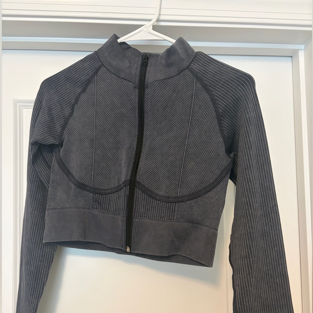 Forever 21 Cropped Gray Activewear Jacket